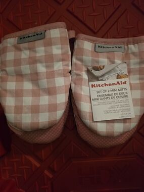NWT KitchenAid Pink and White Gingham Mini Oven Mitts - Set of 2